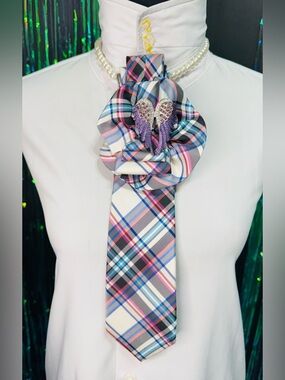 Express Plaid Necktie with Purple Wing Brooch